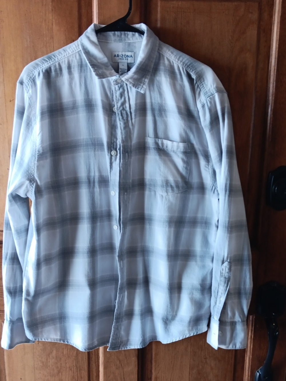 Arizona Jean Company Men’s Gray and White Plaid Button-Down Shirt
